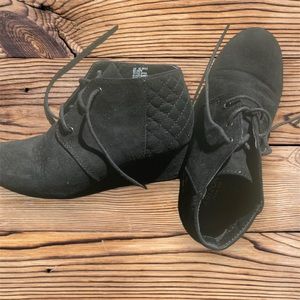 Girls’ Size 3 Suede Booties